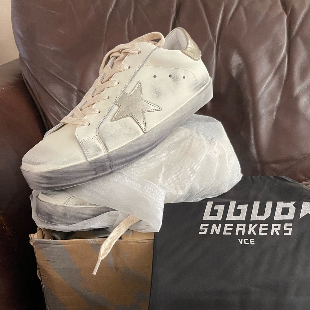 NWT Golden Goose Women's Pure Low Top Sneakers 42